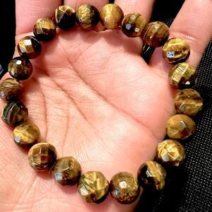 Tigers Eve Faceted Crystal Bracelet😍.  Size medium wrist. 9-10mm. So beautiful.
